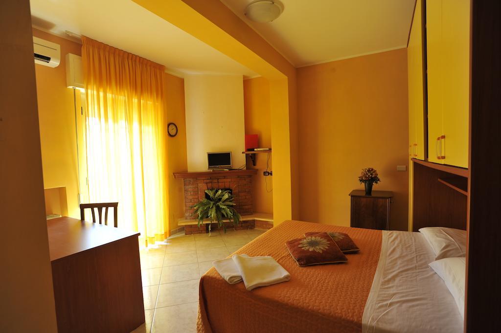 Hotel La Praia Zambrone Room photo